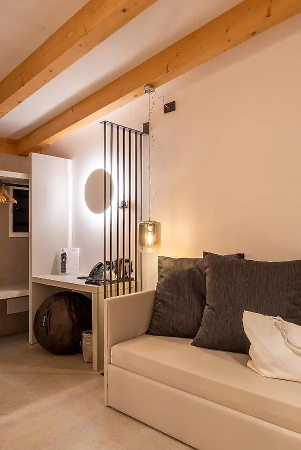 Relais Limonaia - Suites & Garden Spa Torri Del Benaco 3*,